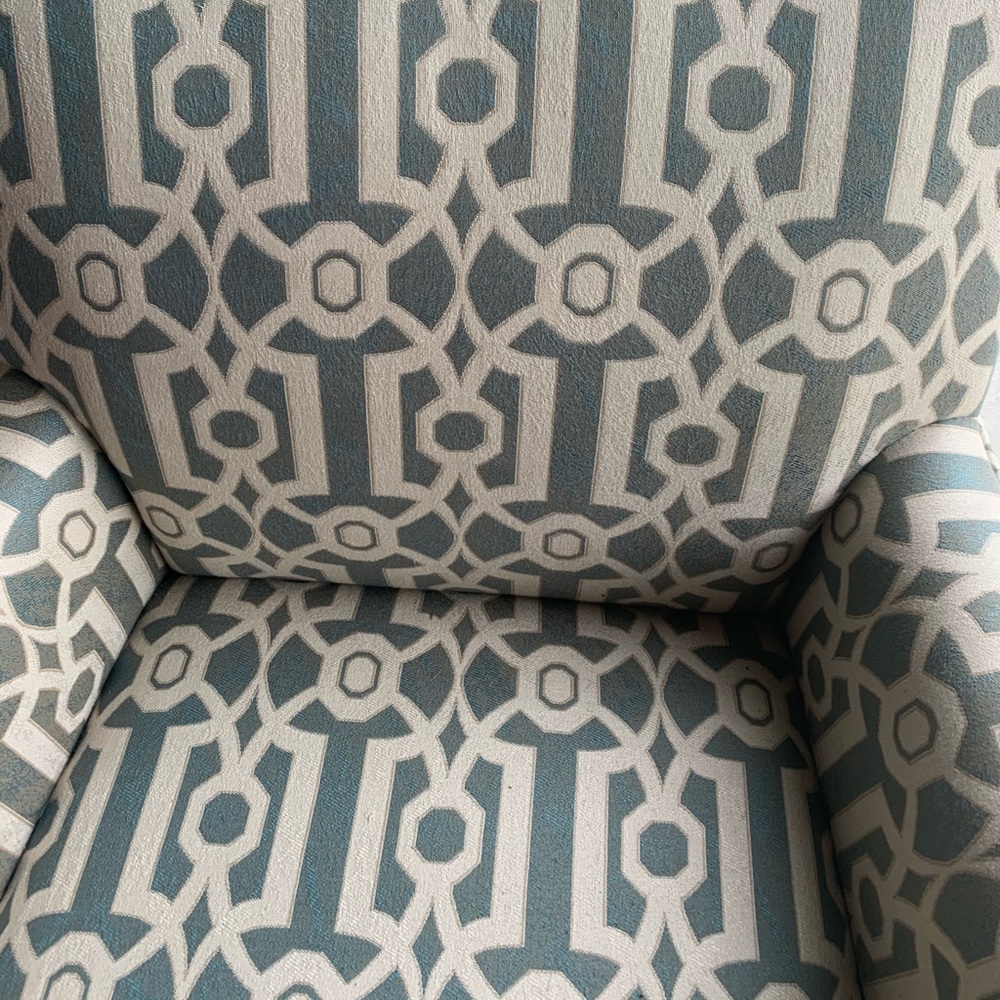 Chair - Picture 3 of 6